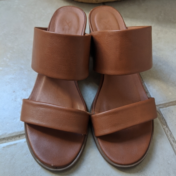 🚫 Clothing Swapped - Faux leather heeled sandals - Picture 2 of 5